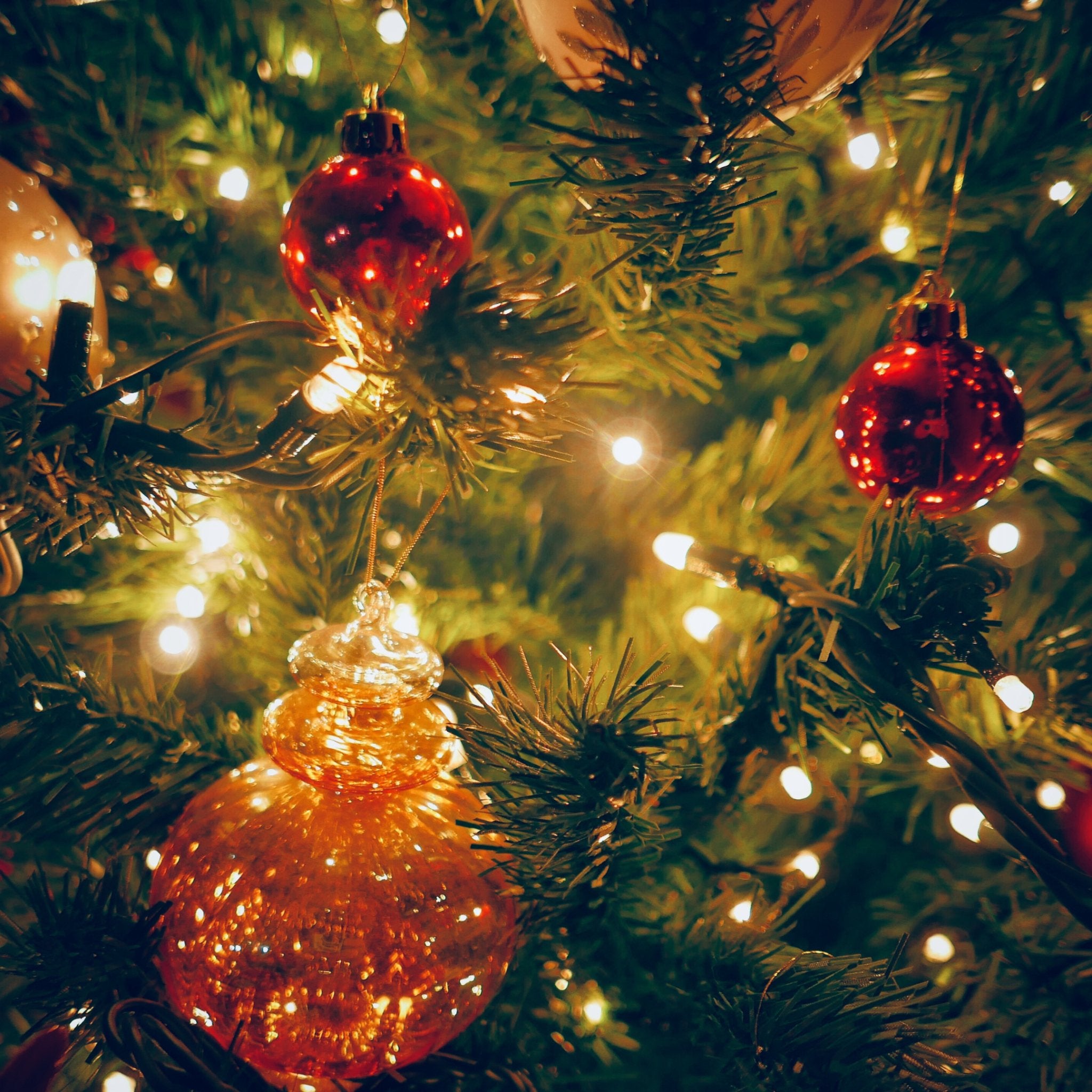 Christmas versus Yule: Celebrating the Winter Solstice in Style - Moon Charged Crystals